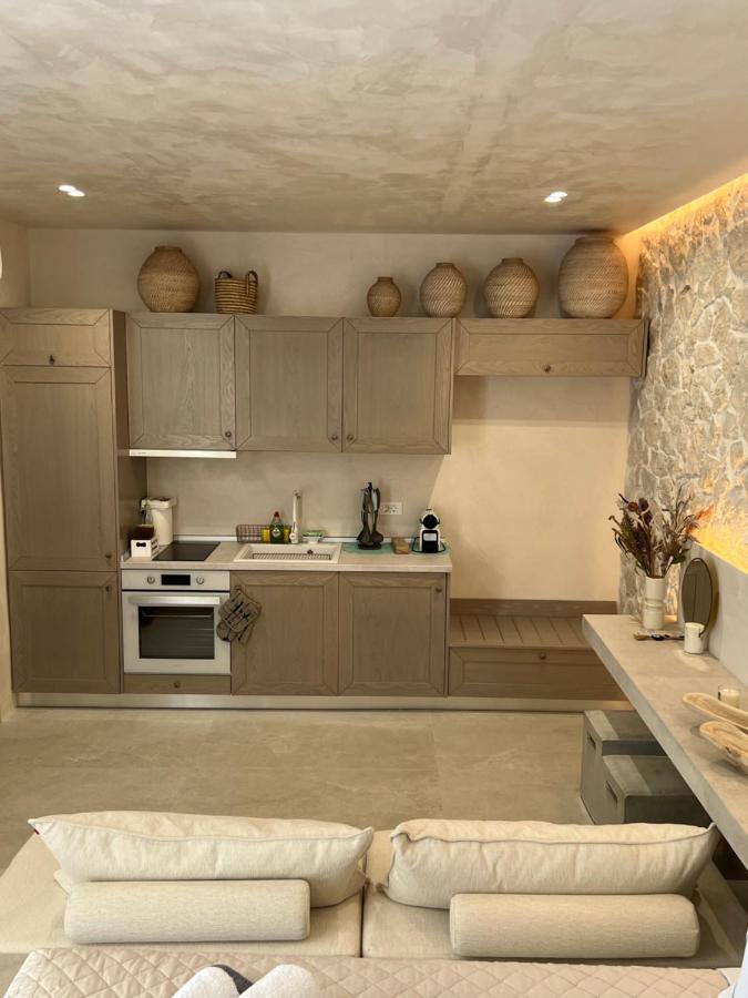 Milos Complex *