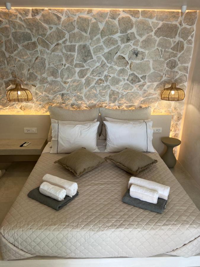 Milos Complex * Pefki