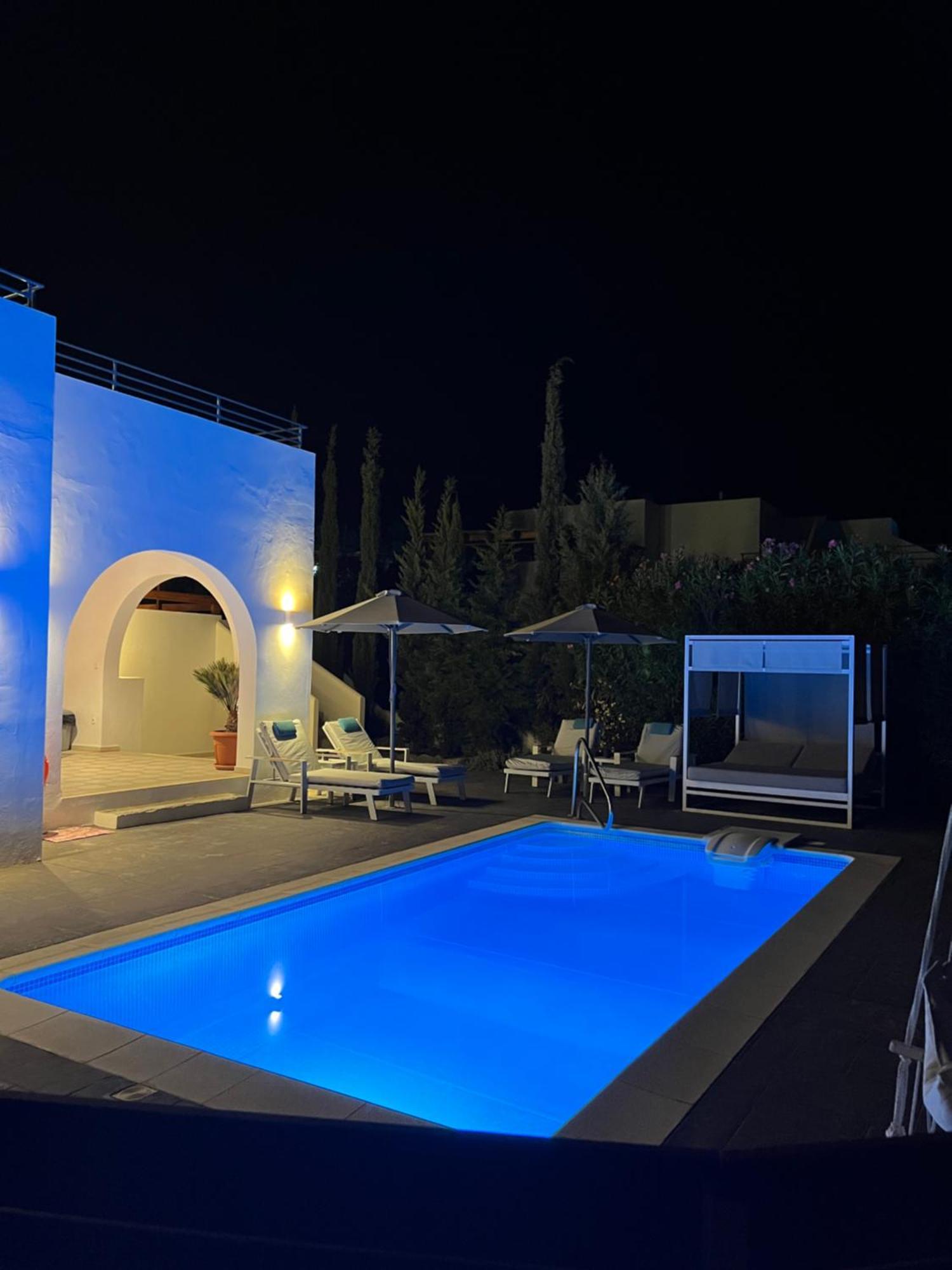 Milos Complex Pefki