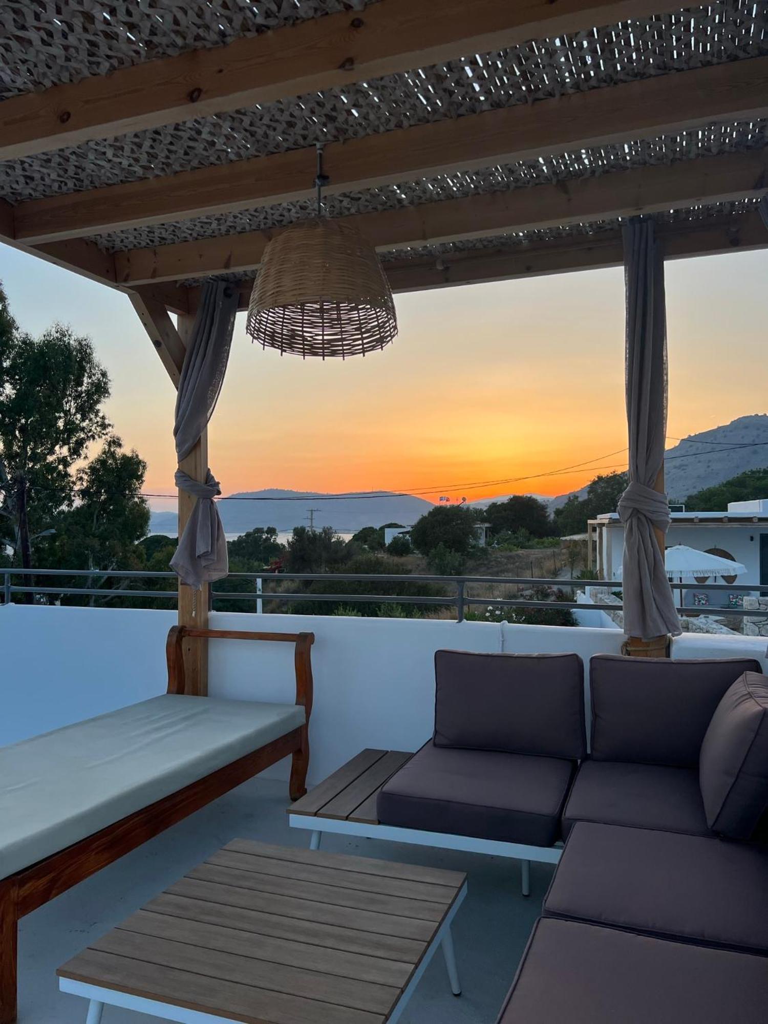 Milos Complex * Pefki