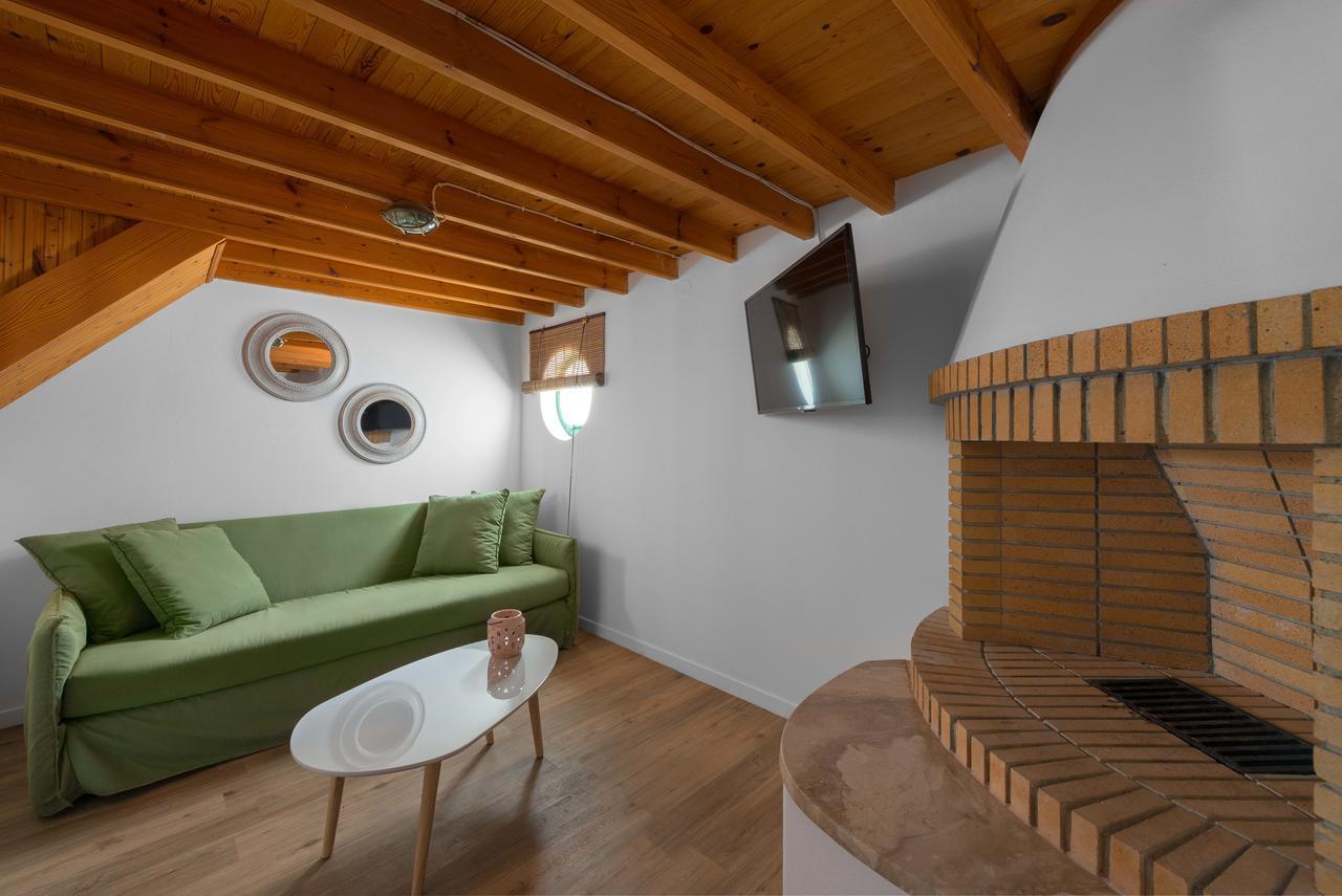 Milos Complex * Pefki